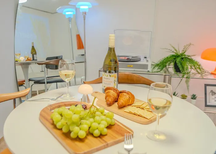 Sillim National 5 Min Gangnam 20 Min Jamsil Seongsu Hongdae 2br Sleeps 4 アパート