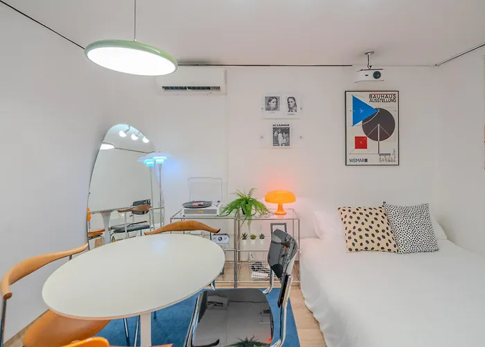 Sillim National 5 Min Gangnam 20 Min Jamsil Seongsu Hongdae 2br Sleeps 4 アパート