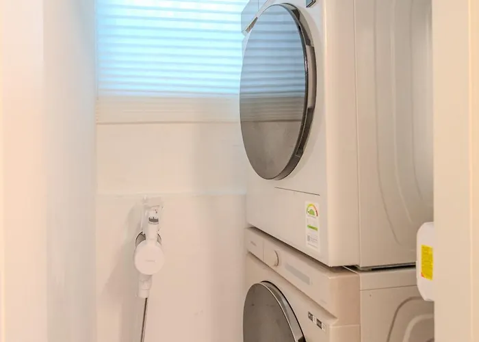 Sillim National 5 Min Gangnam 20 Min Jamsil Seongsu Hongdae 2br Sleeps 4