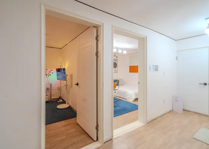 Sillim National 5 Min Gangnam 20 Min Jamsil Seongsu Hongdae 2br Sleeps 4